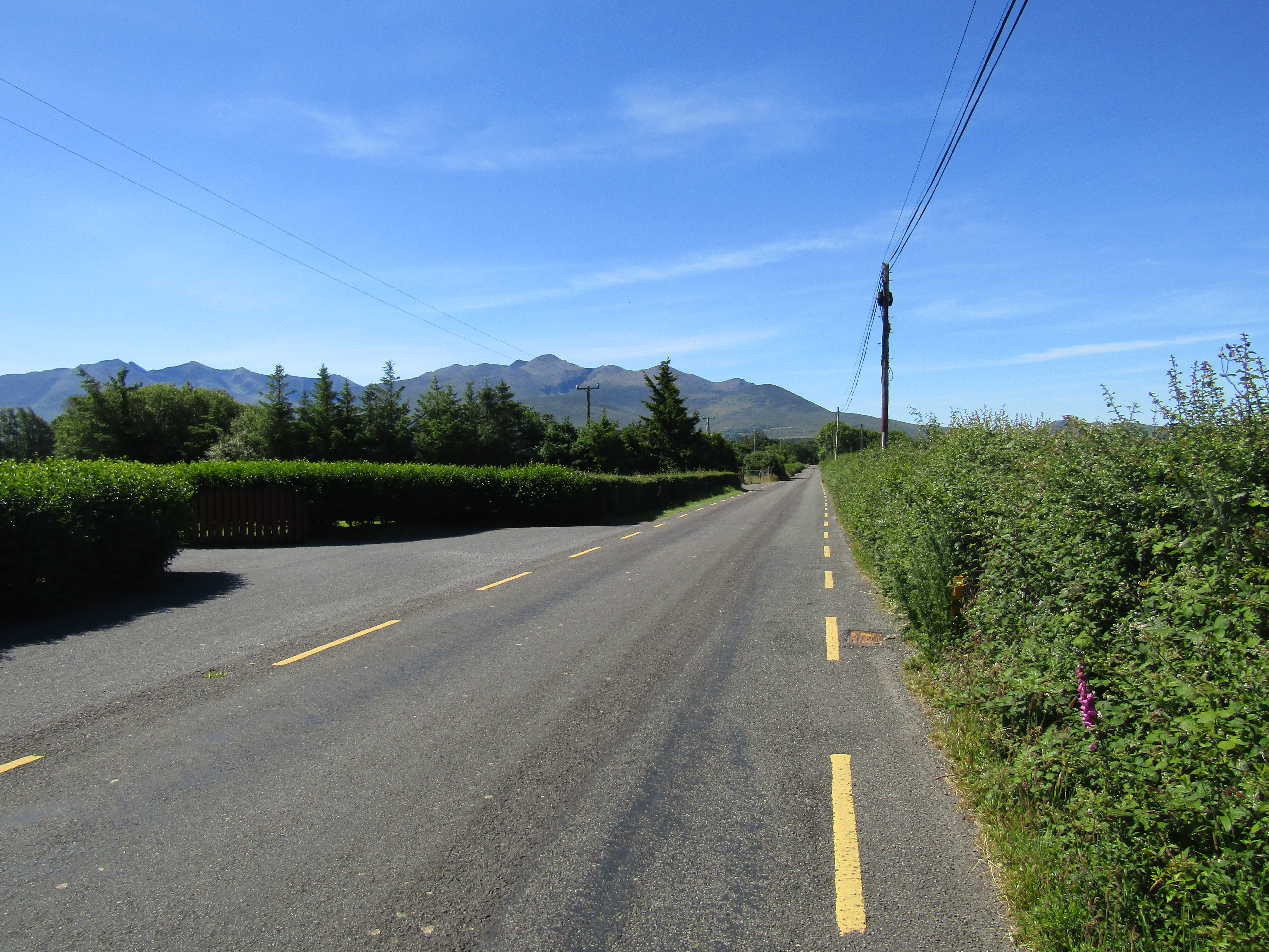 Road in Ireland with no centre line