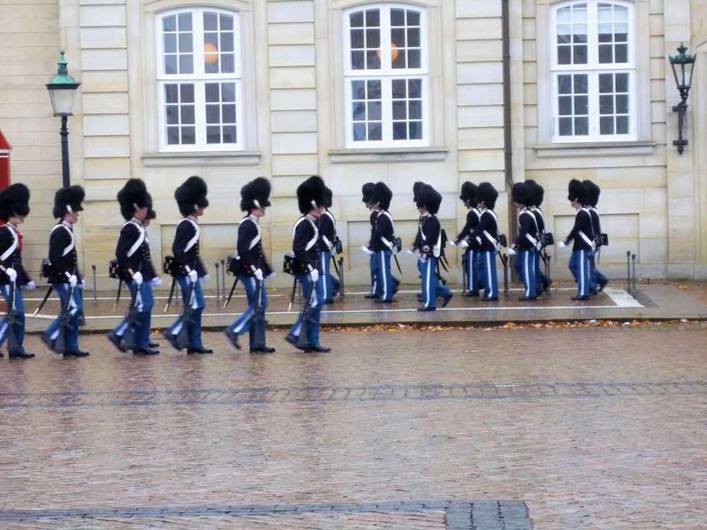 amalienborg-palace-changing-of-the-guard