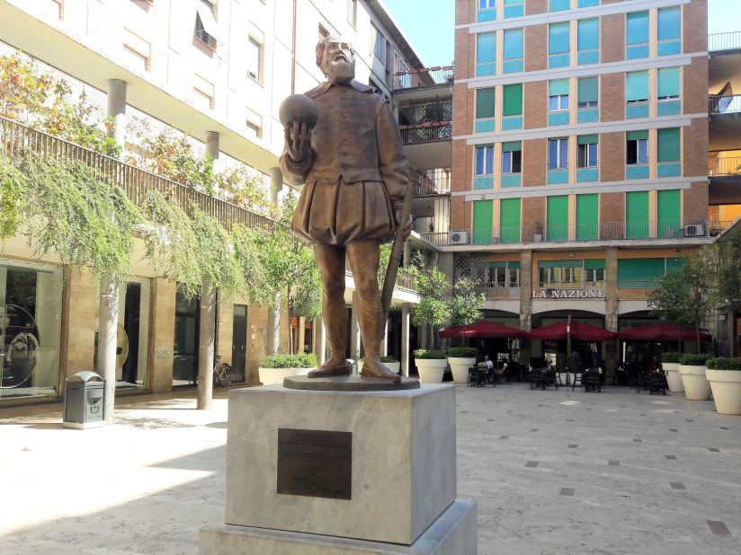 Galileo statue Pisa