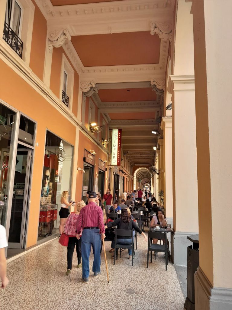bologna-portico-cafe